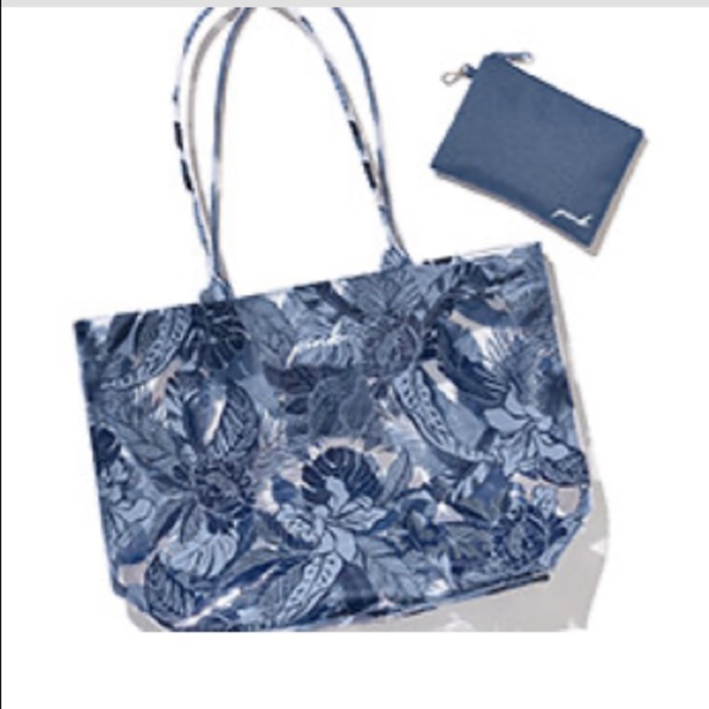NWT VS PINK PLASTIC TOTE AND POUCH ($78)